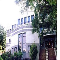 圖書資訊中心正前方照